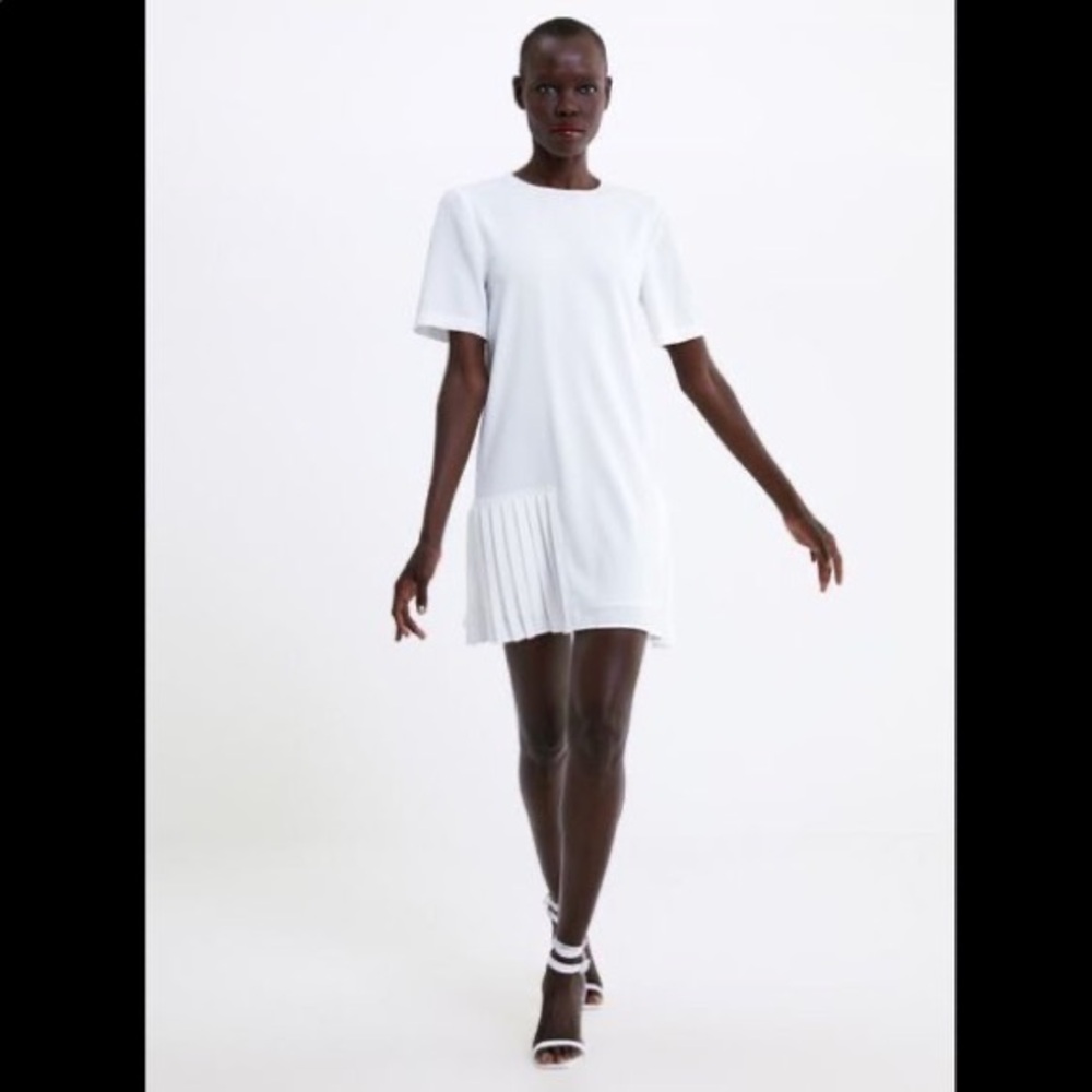 Casual White Zara Dress With Pleated Skirt - Size Small (S)